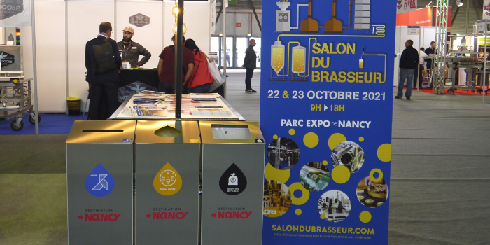 Poubelles de tri des déchets salon